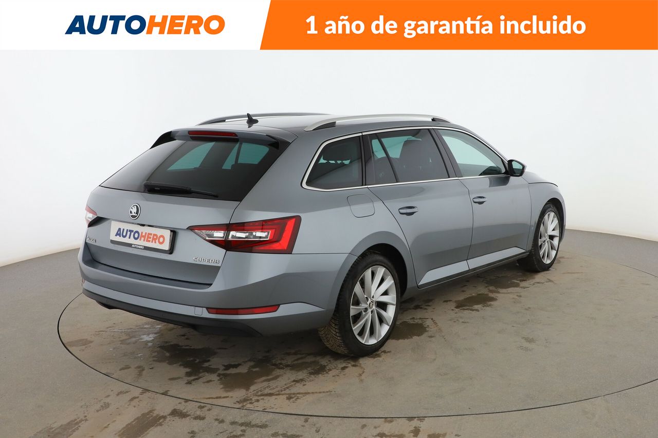 Foto Skoda Superb 5