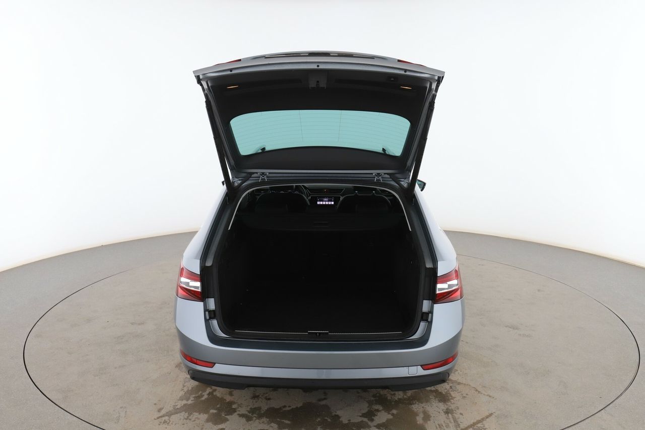Foto Skoda Superb 16