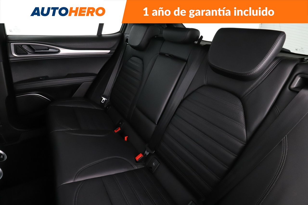 Foto Alfa Romeo Stelvio 14