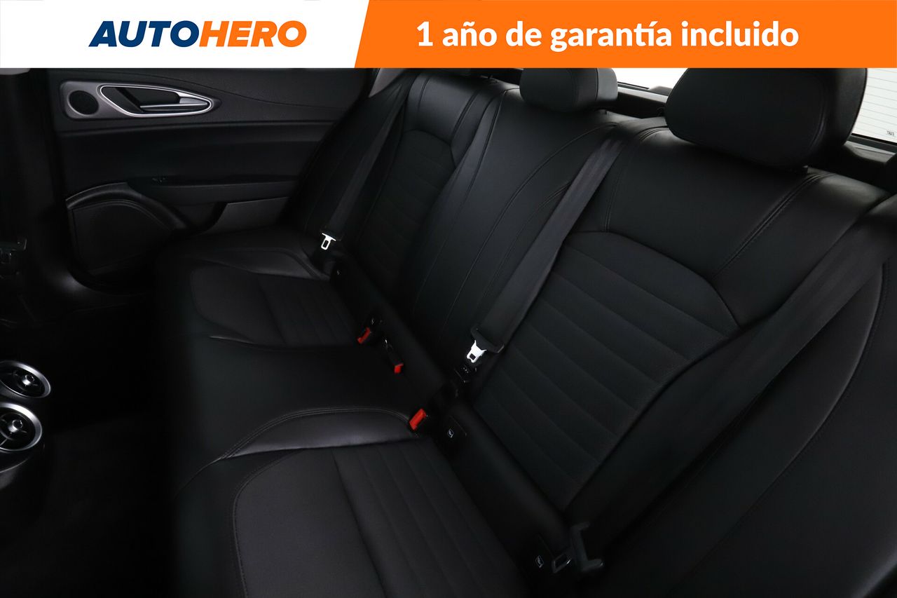 Foto Alfa Romeo Giulia 15