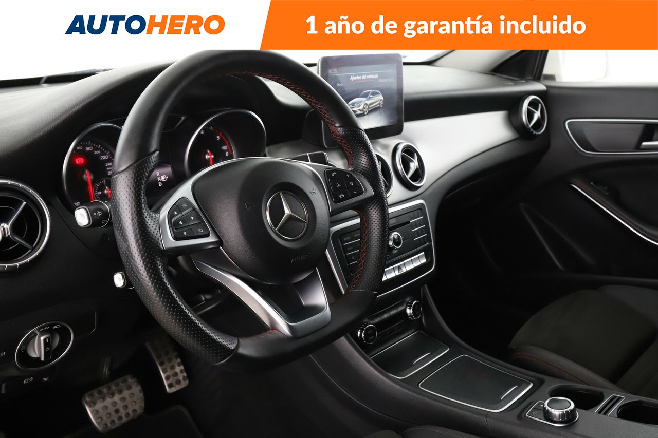 Foto Mercedes-Benz Clase CLA 11