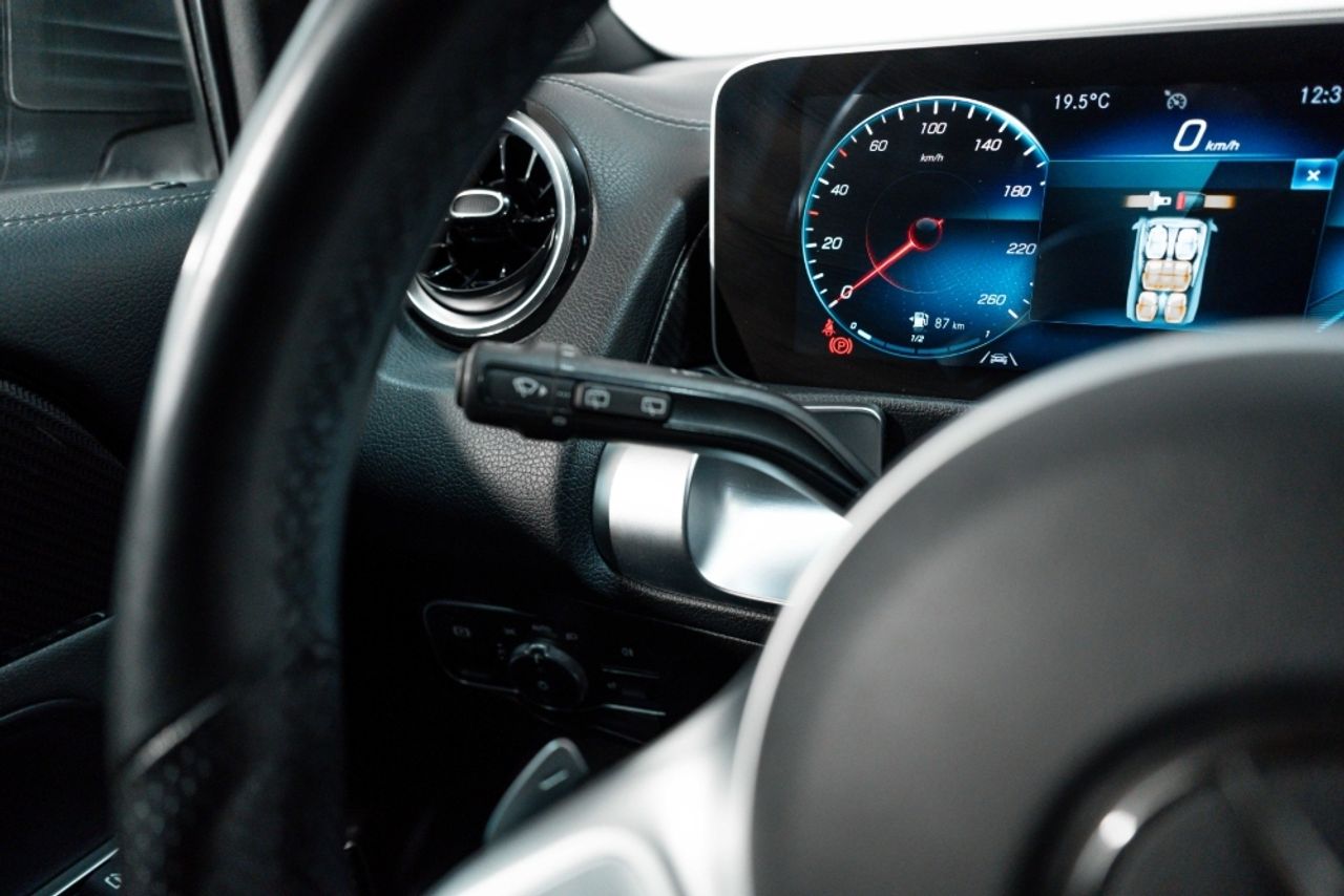 Foto Mercedes-Benz Clase GLB 10