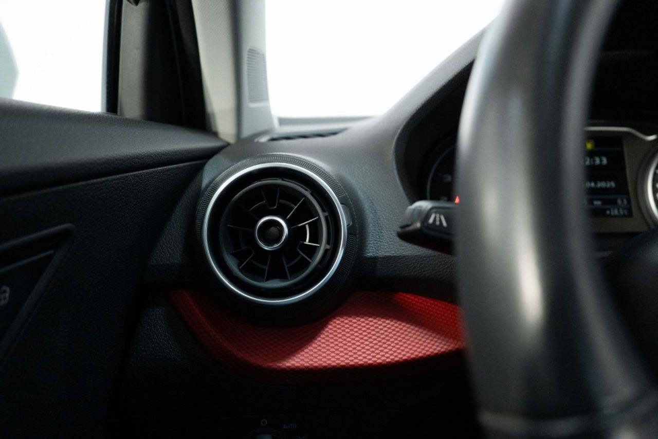 Foto Audi Q2 11