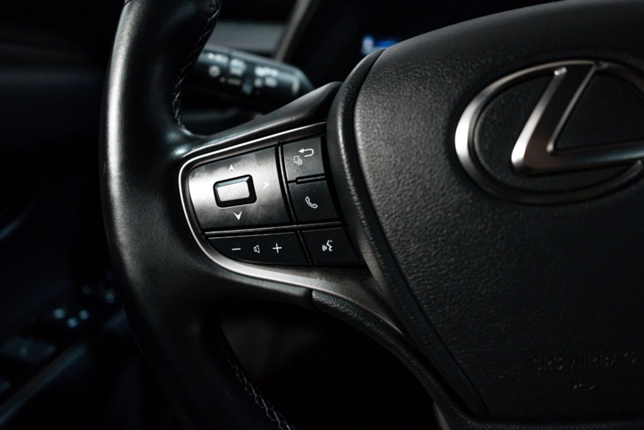 Foto Lexus UX 9