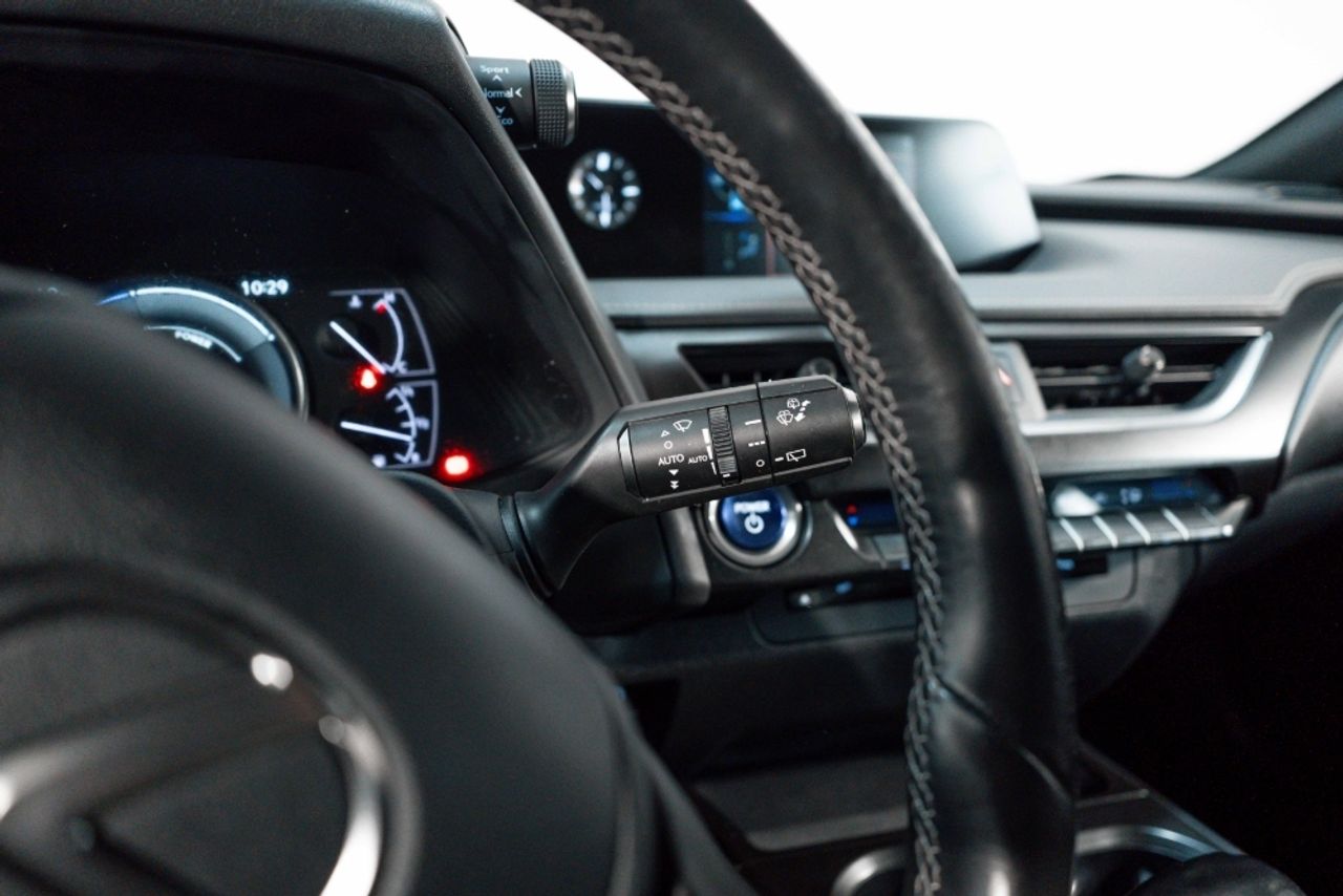 Foto Lexus UX 16