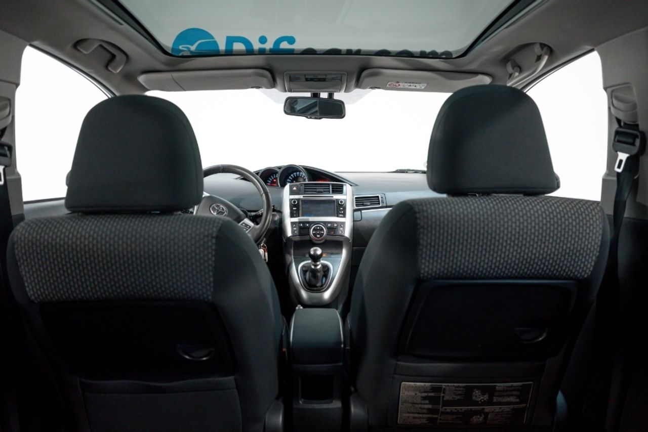 Foto Toyota Corolla Verso 28
