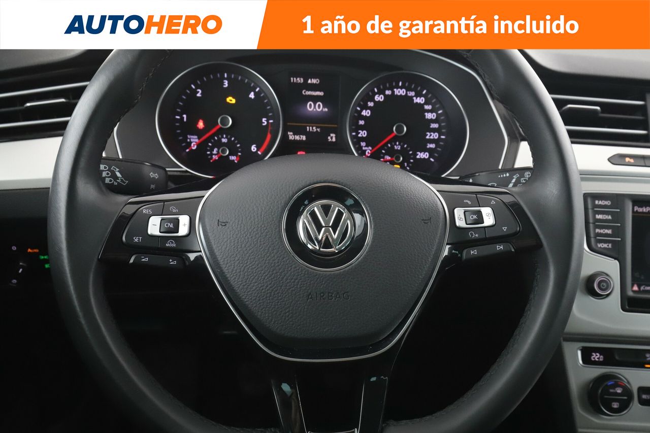 Foto Volkswagen Passat 19