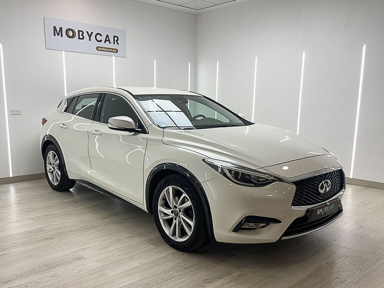 Foto Infiniti Q30 3