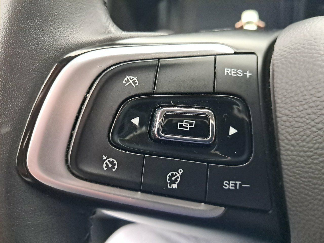 Foto DR Automobiles DR5 12