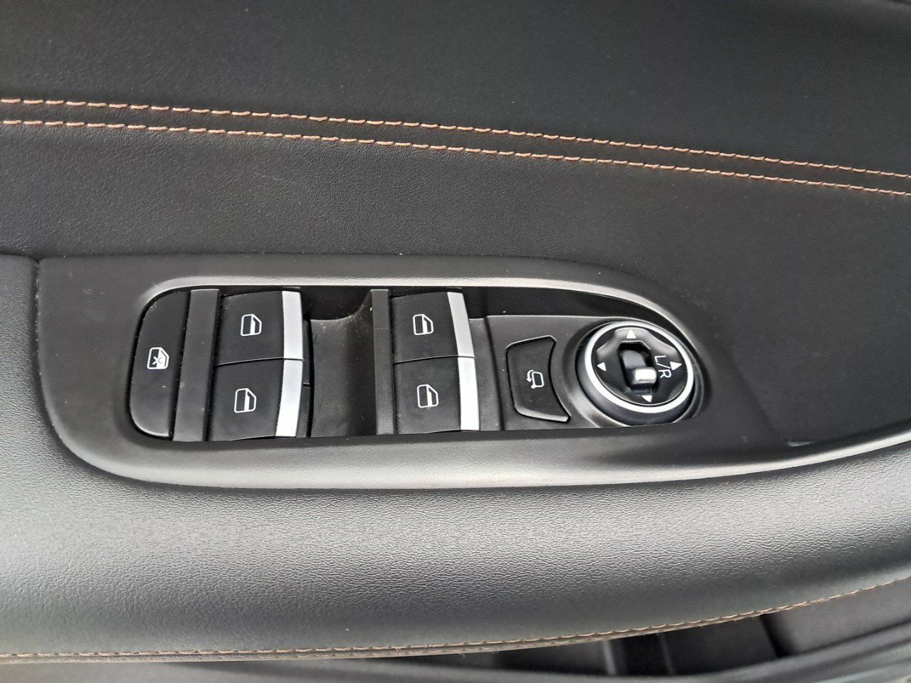 Foto DR Automobiles DR5 33