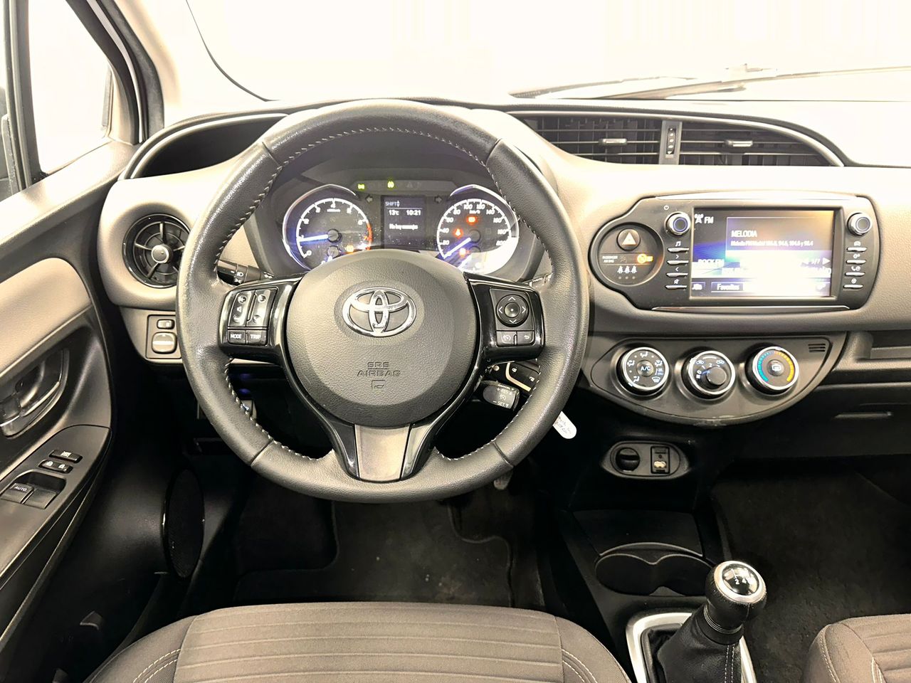 Foto Toyota Yaris 17