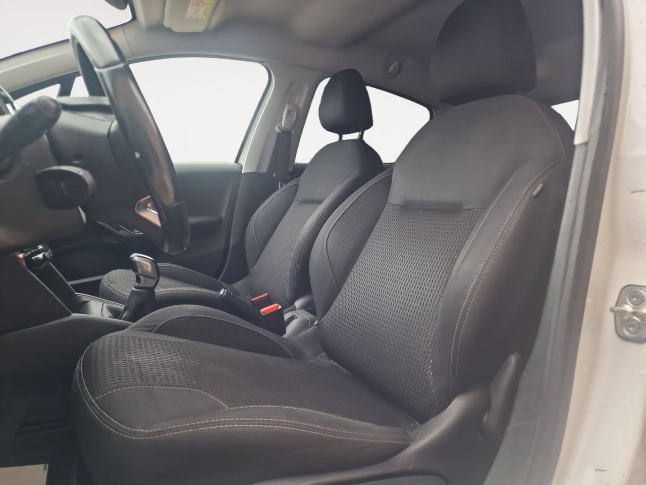 Foto Peugeot 208 9
