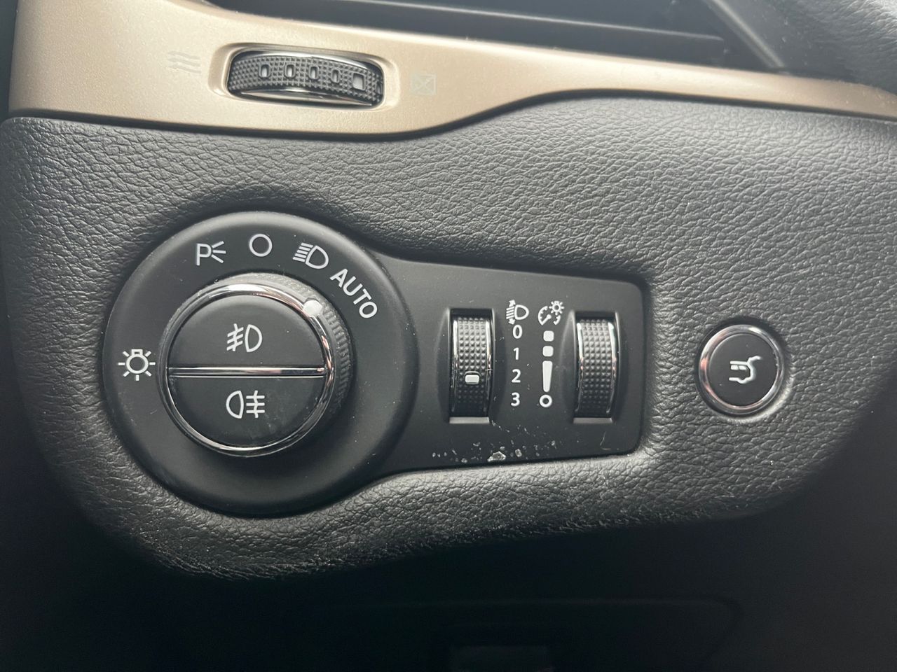 Foto Jeep Cherokee 14