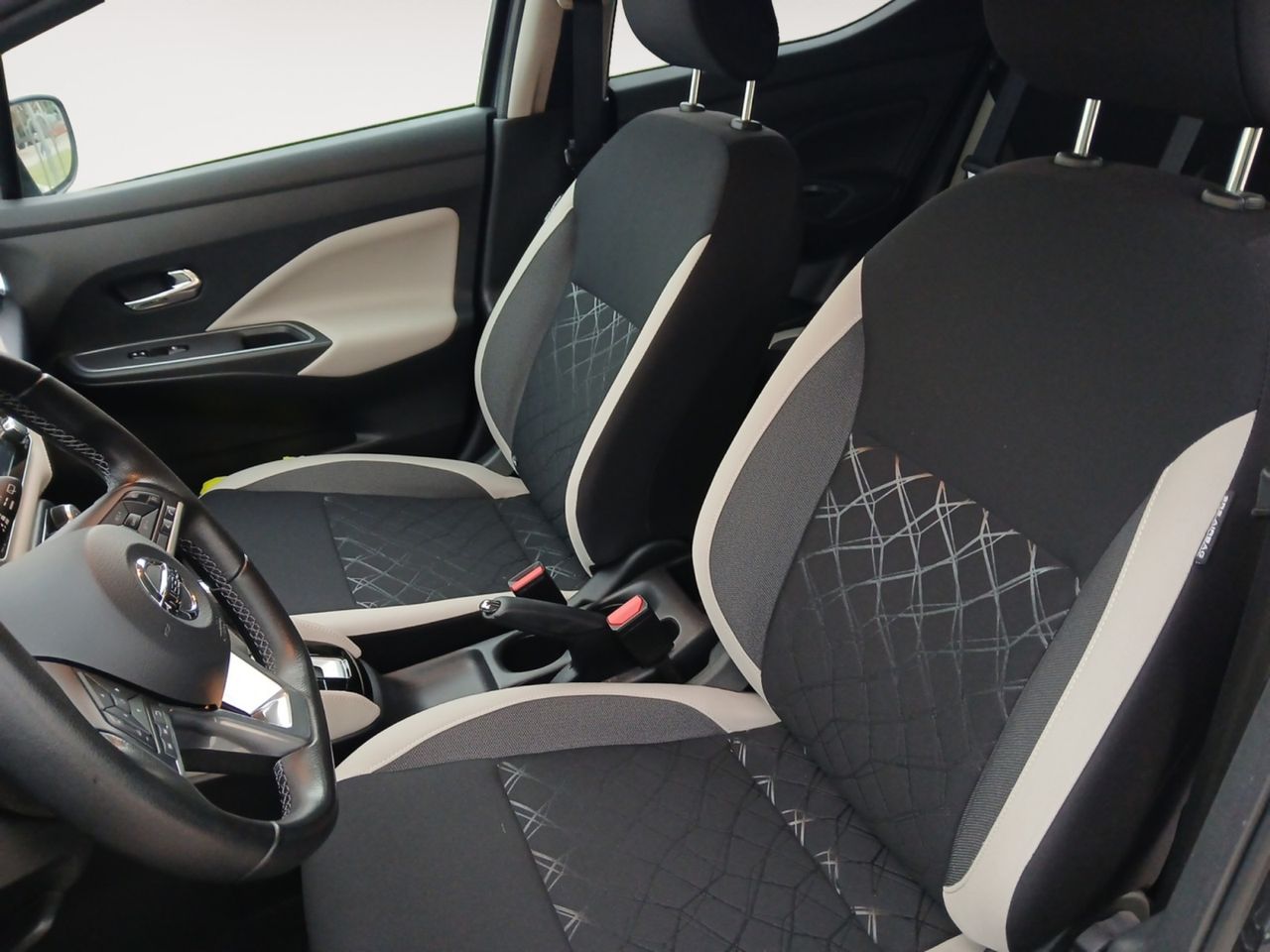 Foto Nissan Micra 12