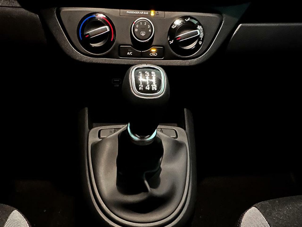 Foto Hyundai i10 13
