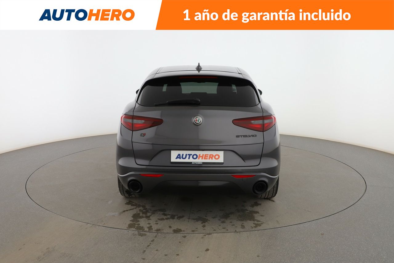 Foto Alfa Romeo Stelvio 4