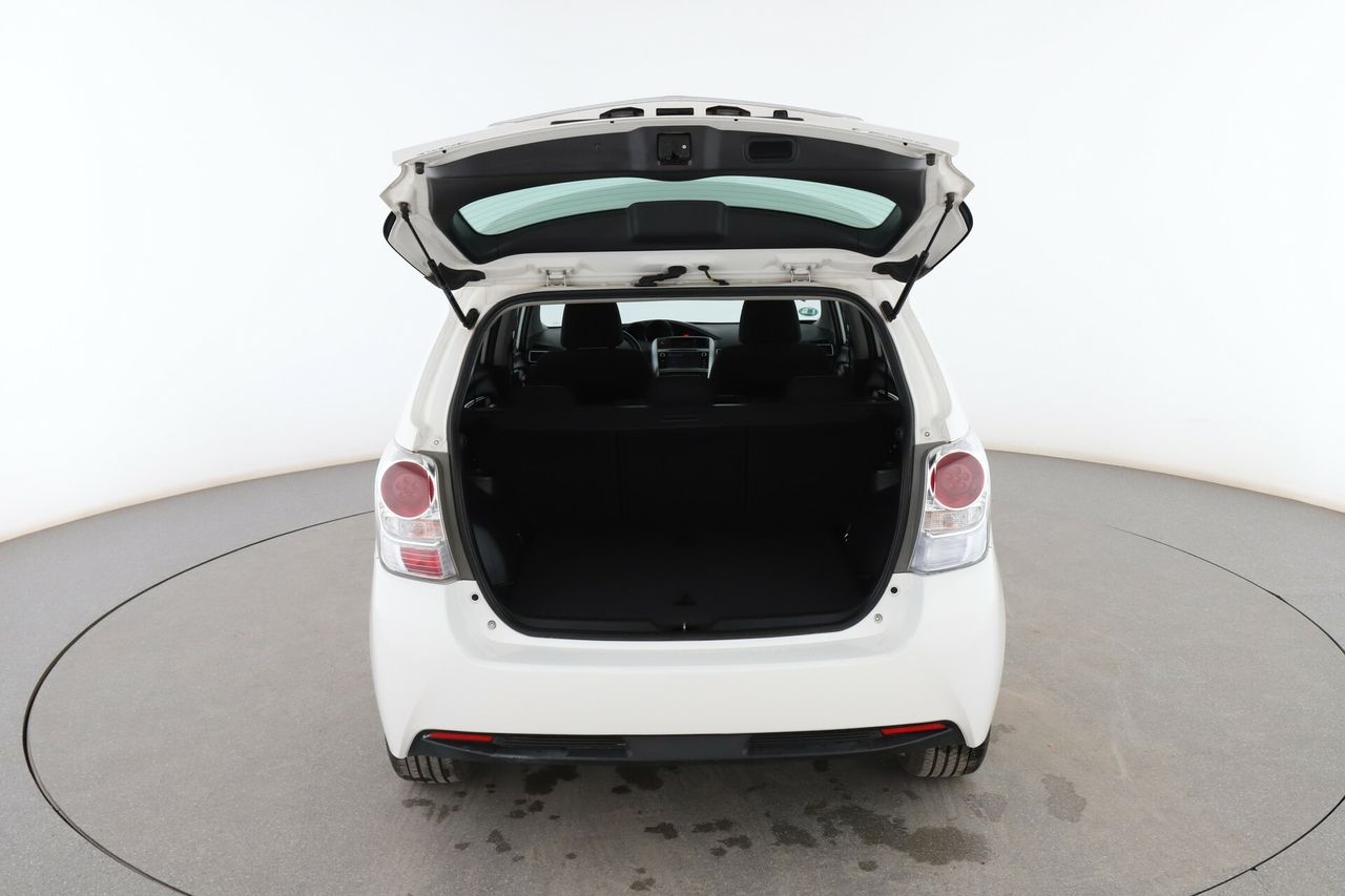 Foto Toyota Corolla Verso 16