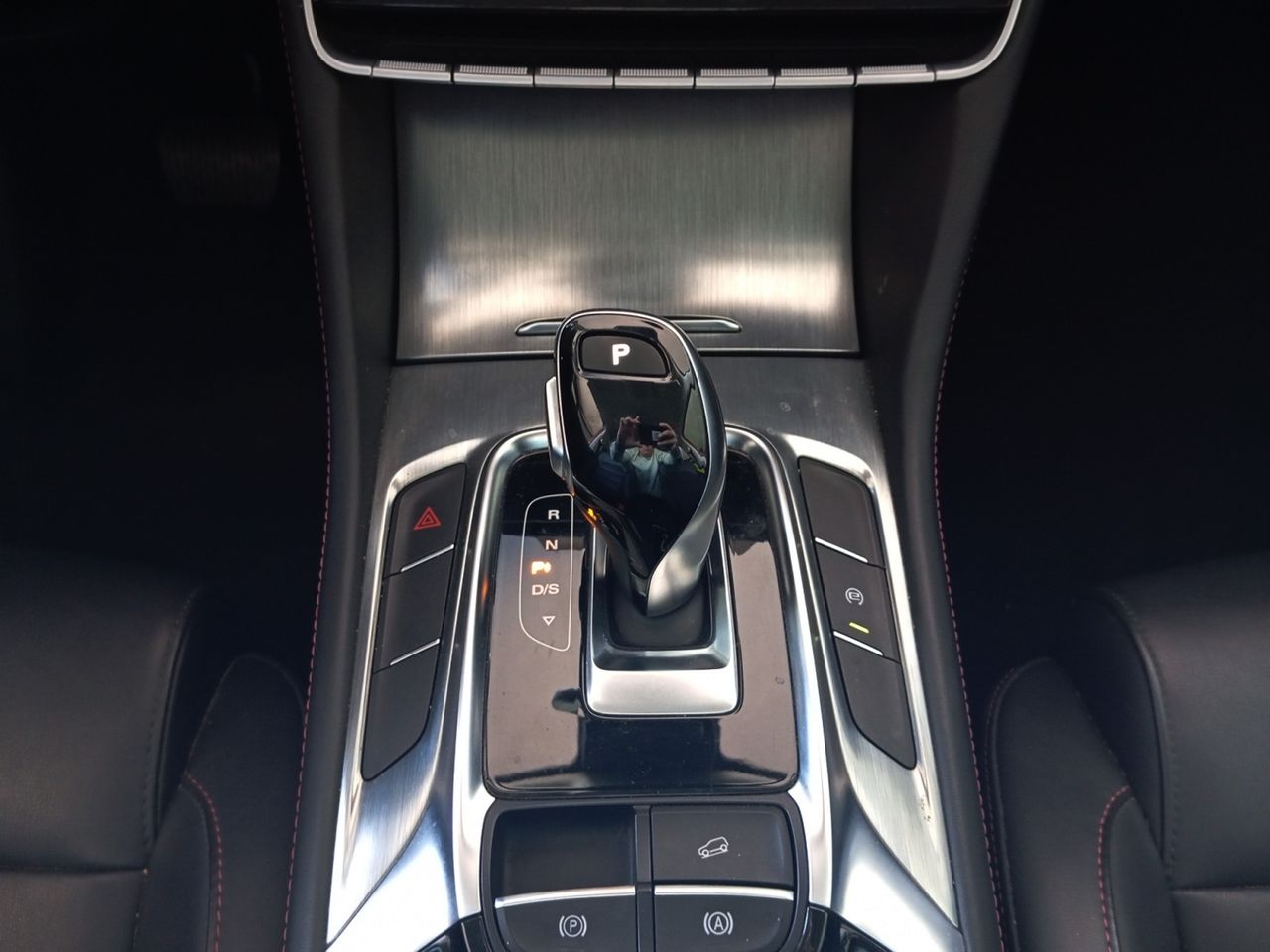 Foto MG HS 12