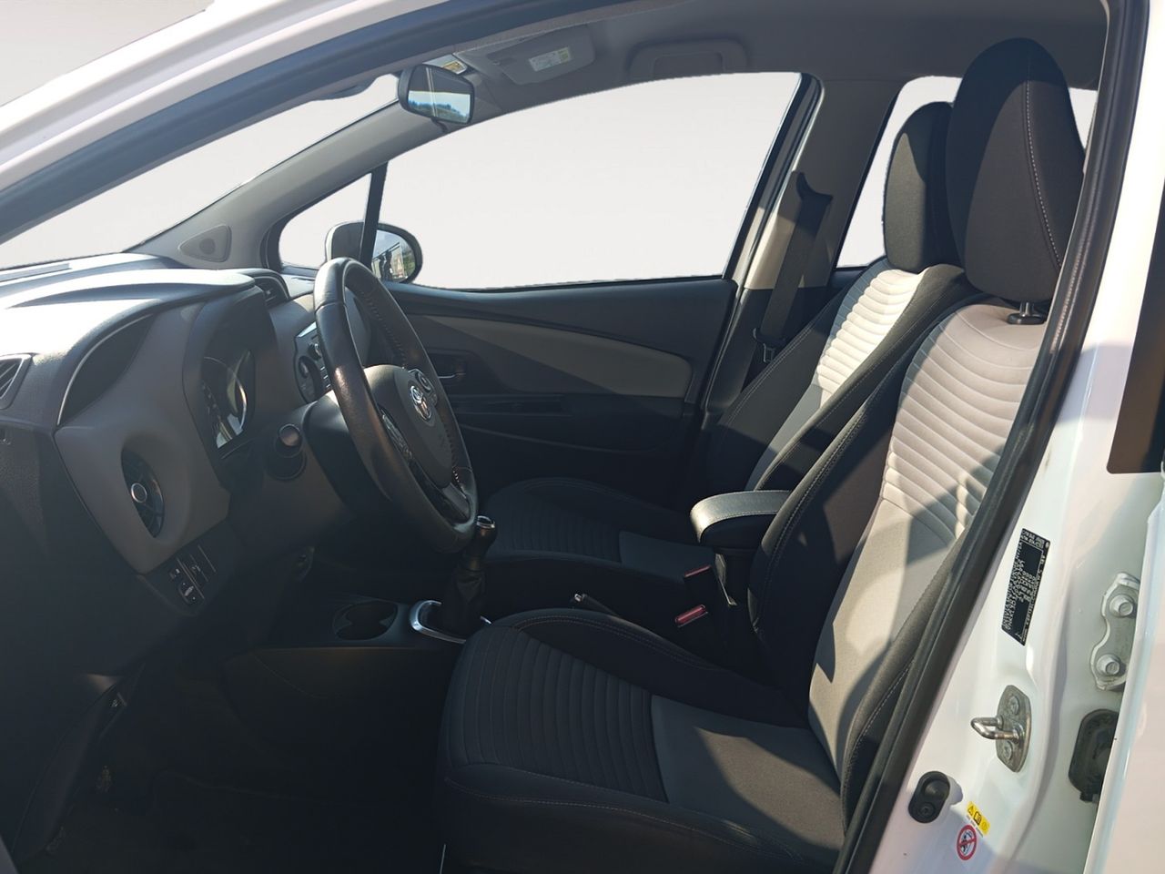 Foto Toyota Yaris 8