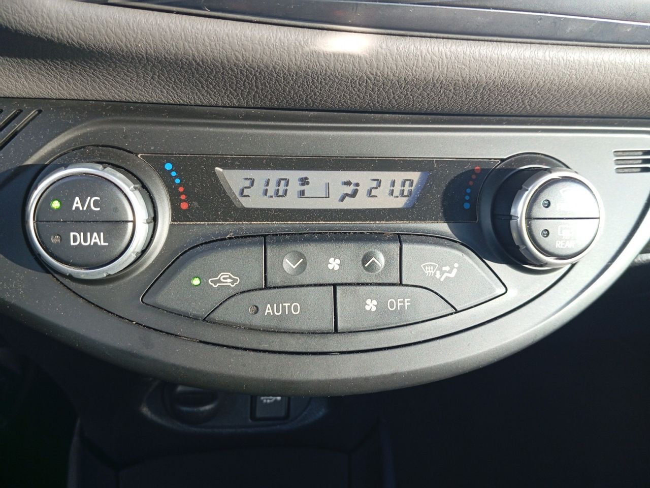 Foto Toyota Yaris 17