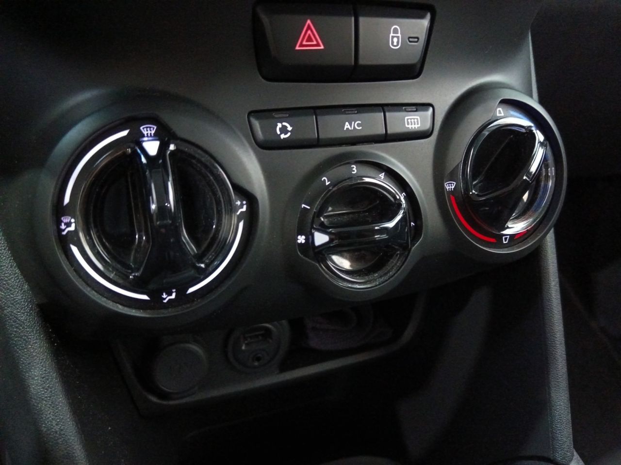 Foto Peugeot 208 18