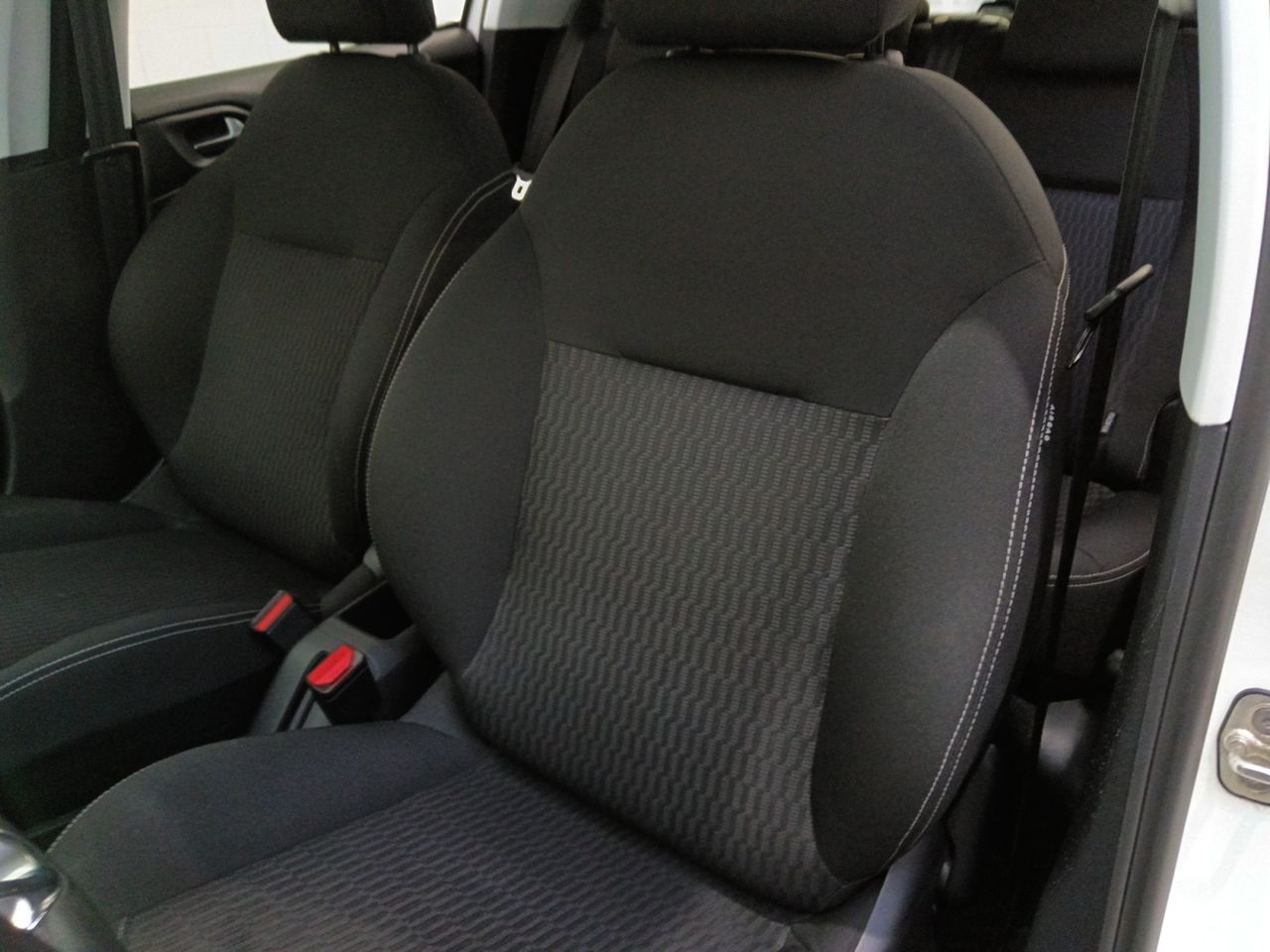 Foto Peugeot 208 19