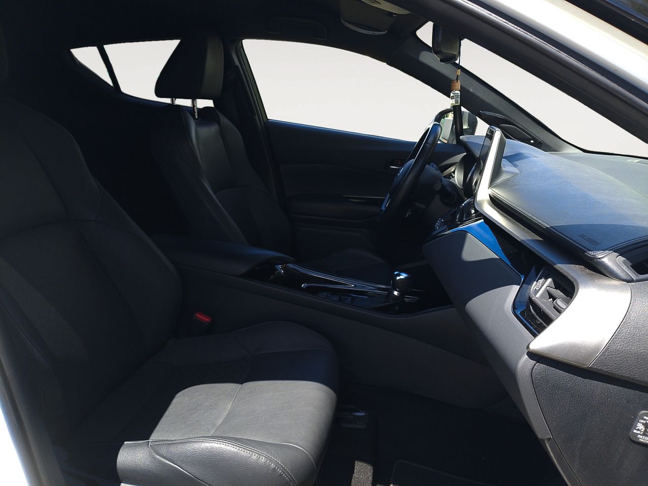 Foto Toyota C-HR 10