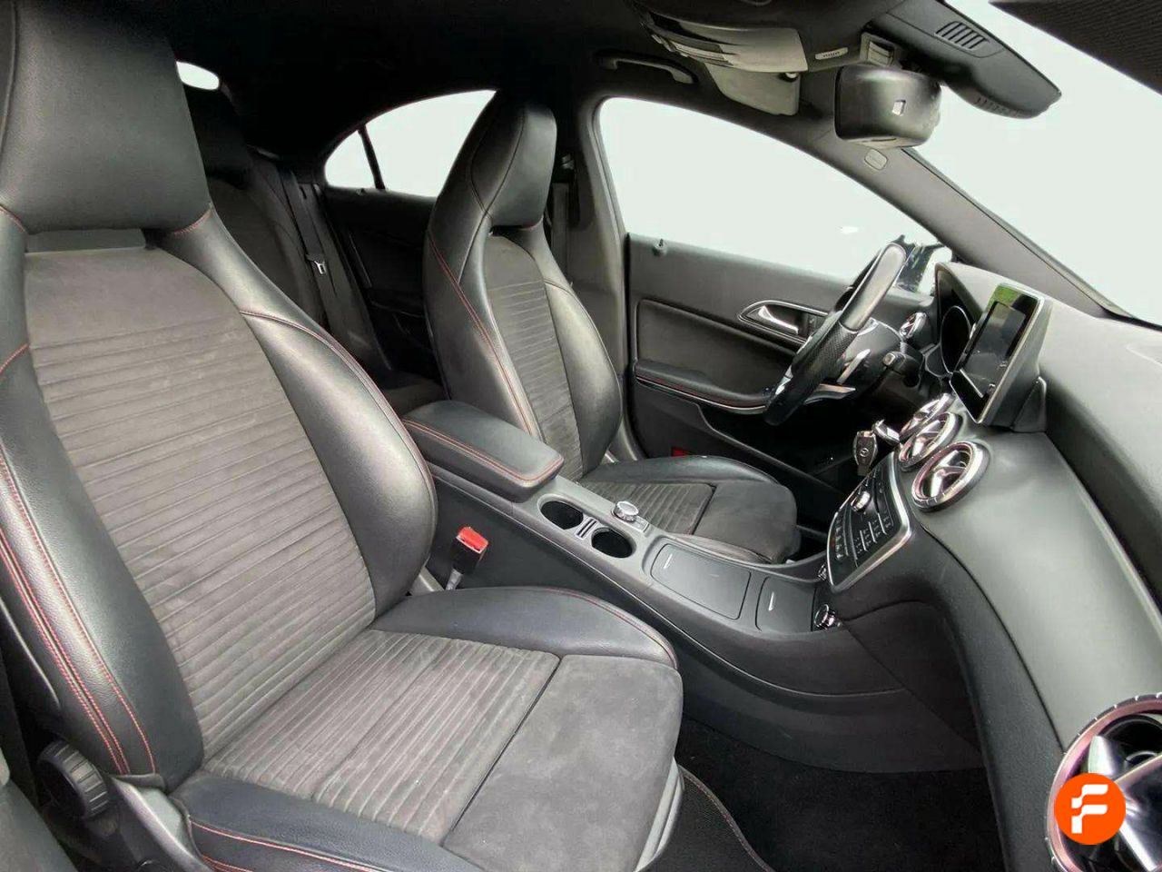 Foto Mercedes-Benz Clase CLA 13