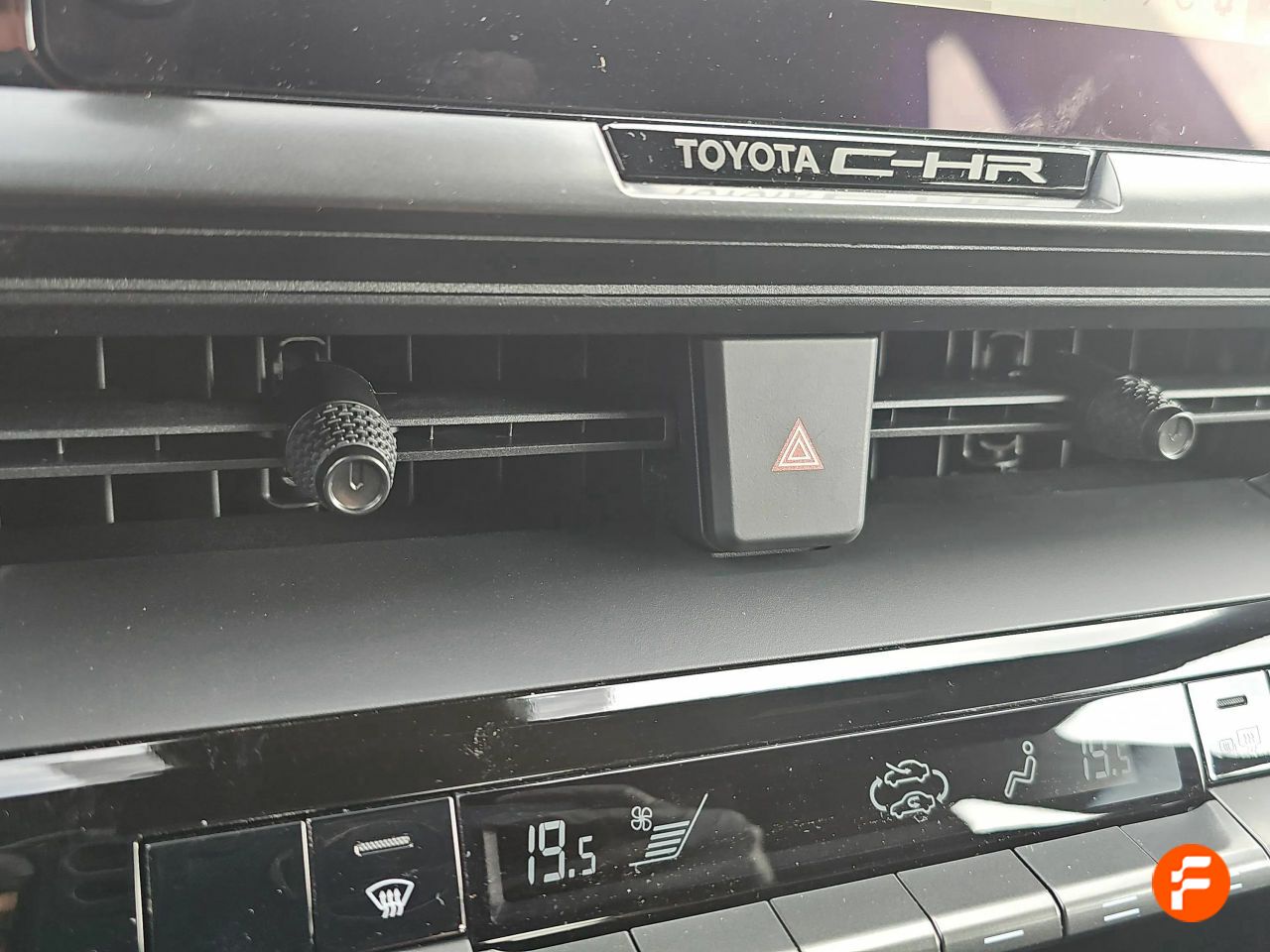 Foto Toyota C-HR 26