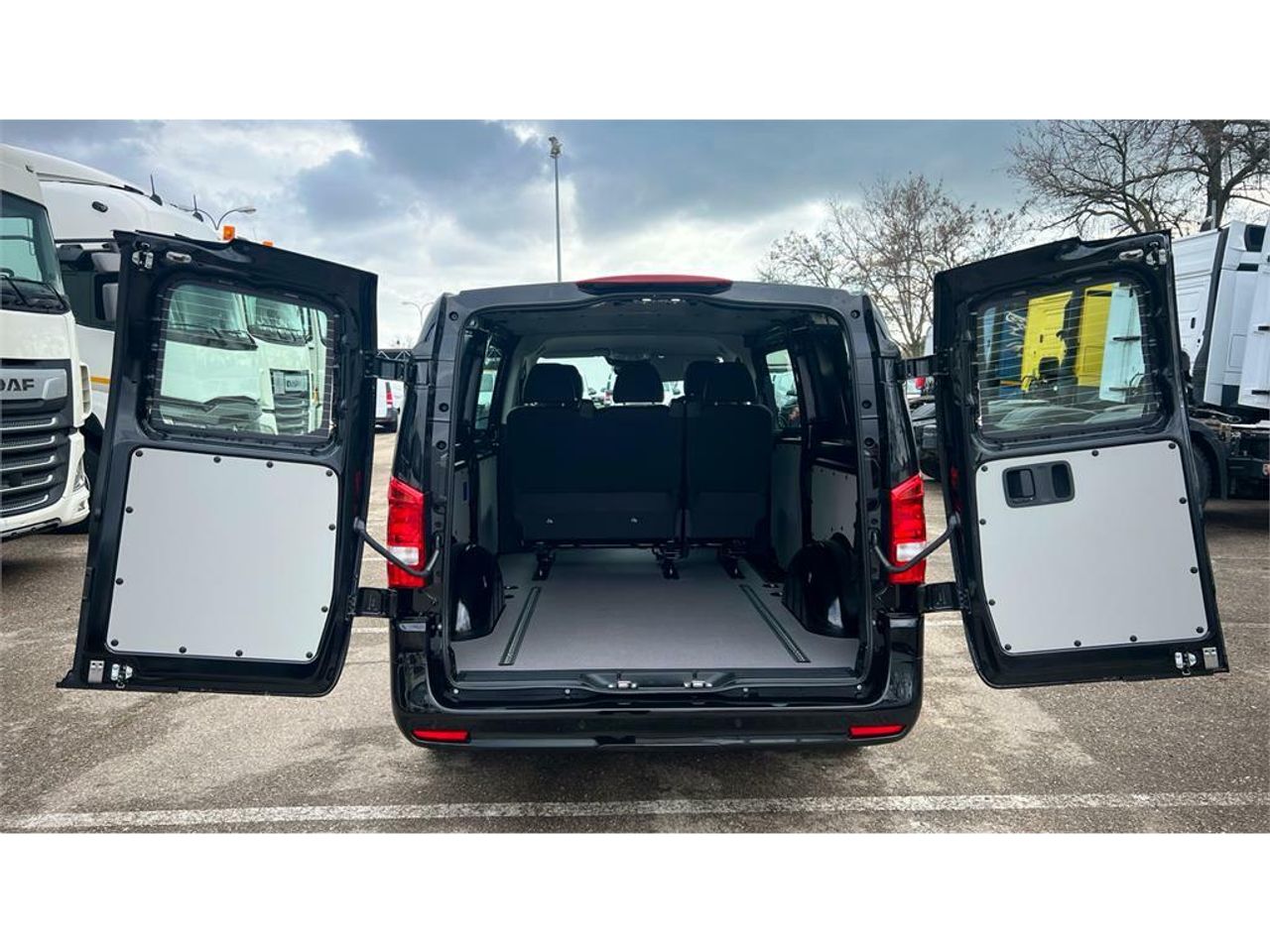 Foto Mercedes-Benz Vito 30