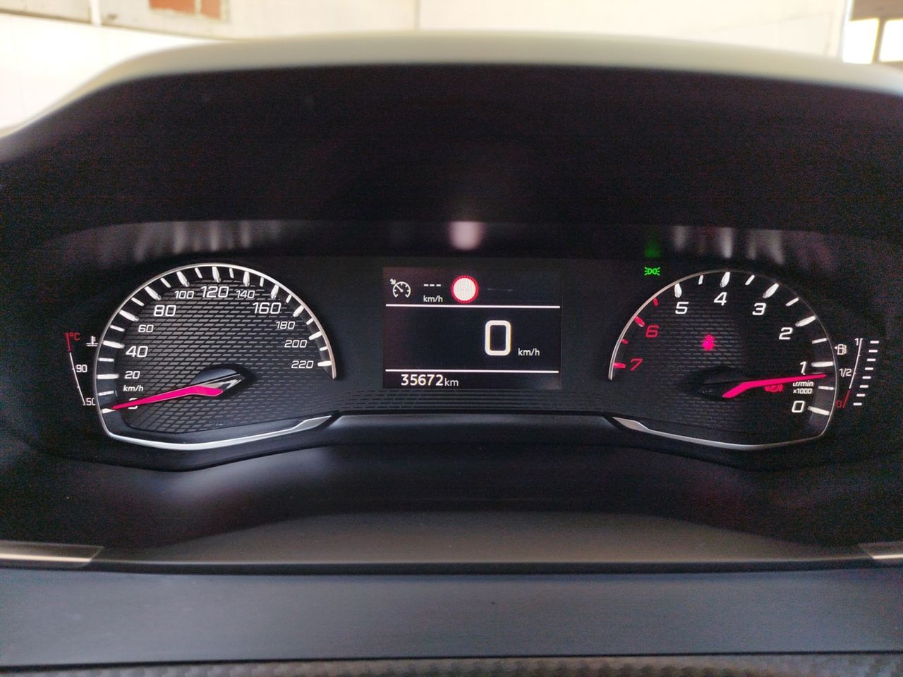 Foto Peugeot 208 13