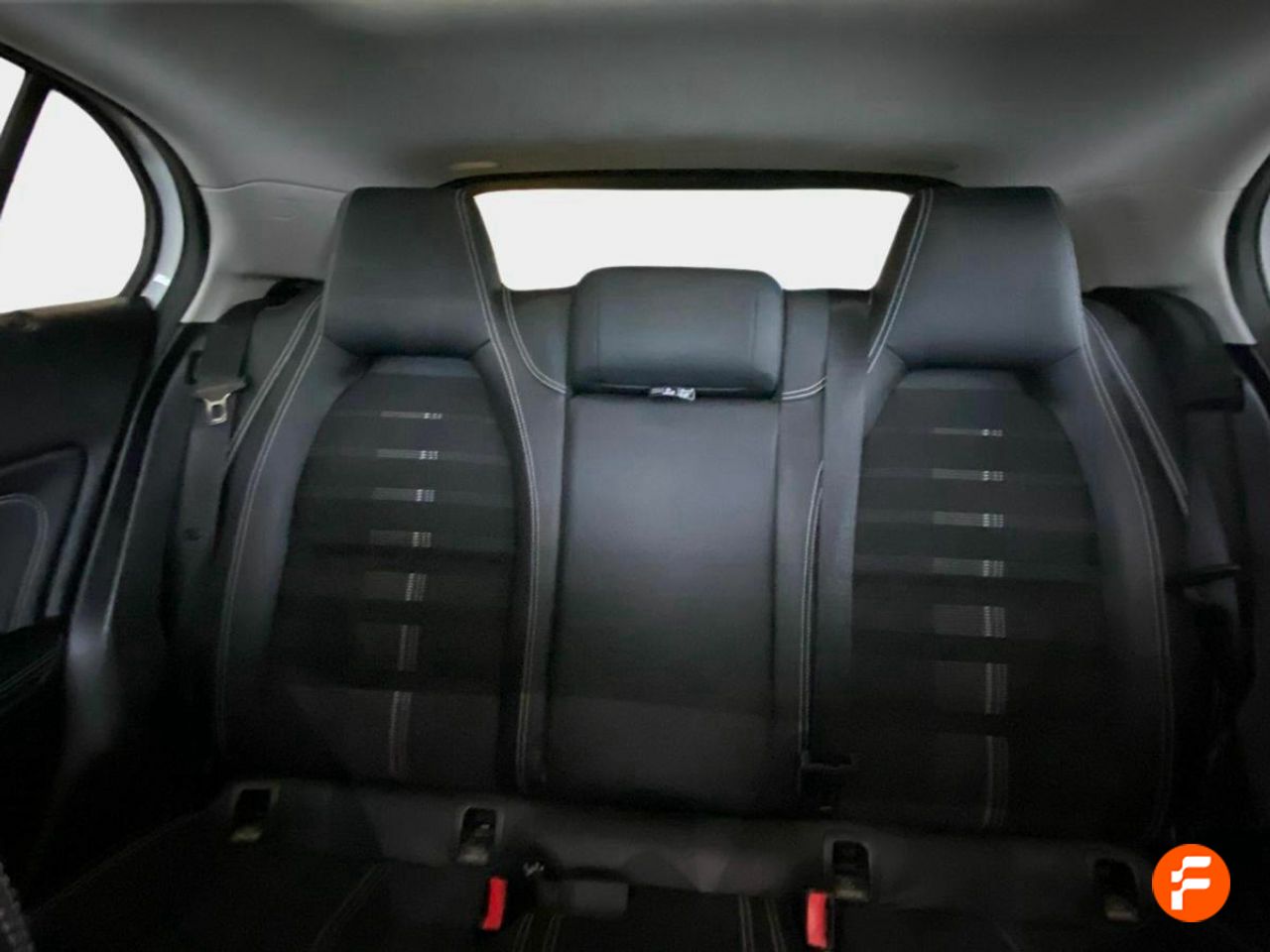 Foto Mercedes-Benz Clase GLA 24