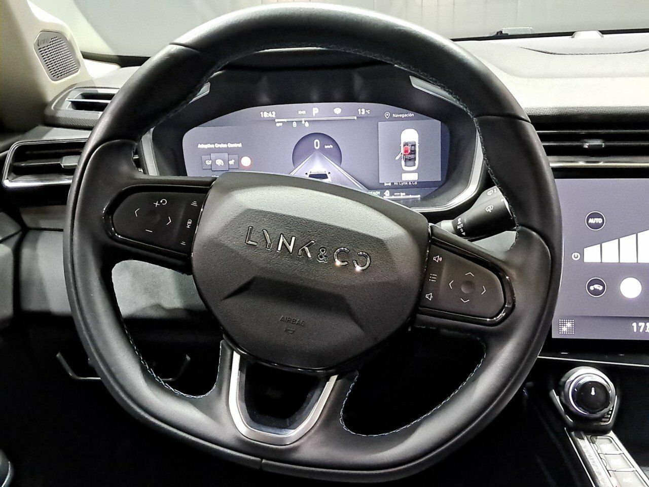Foto LYNK&CO 01 11