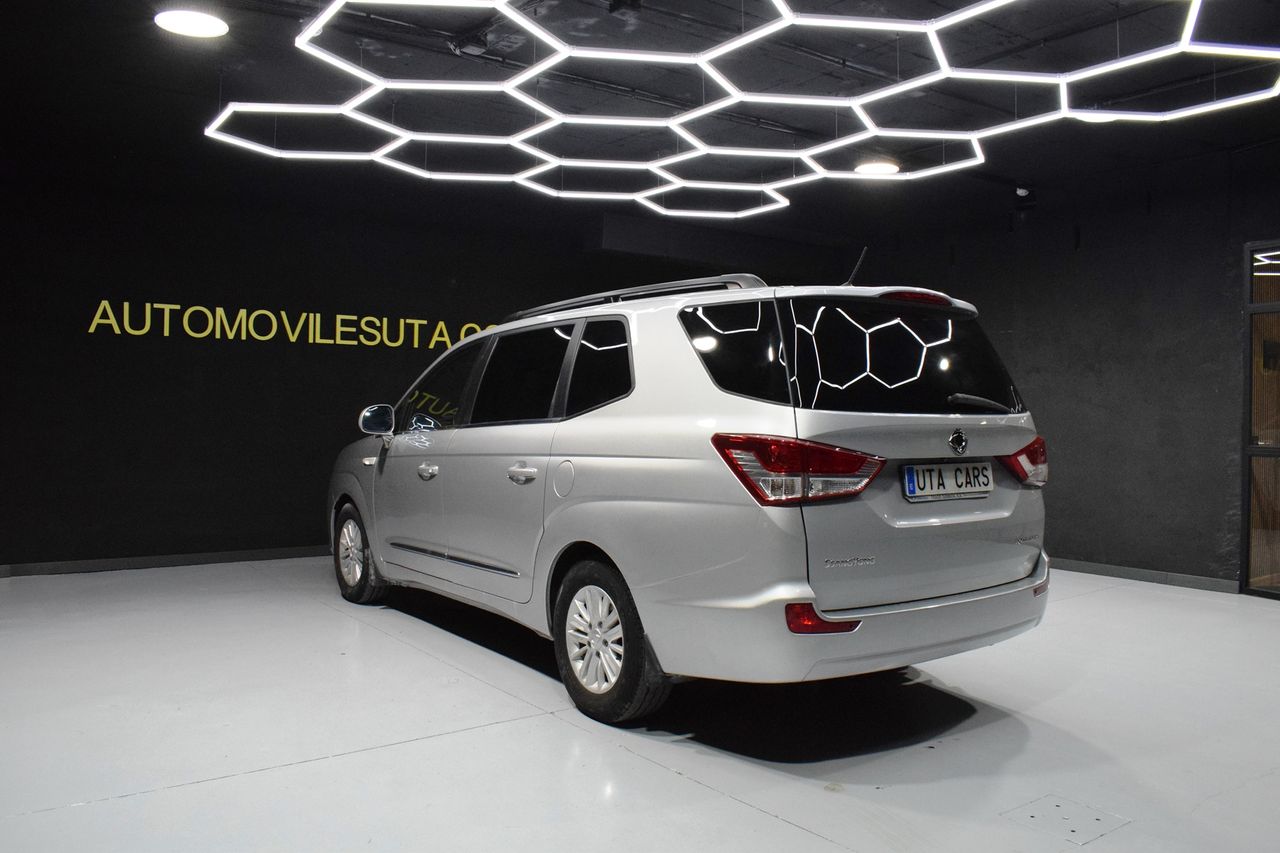 Foto SsangYong Rodius 5