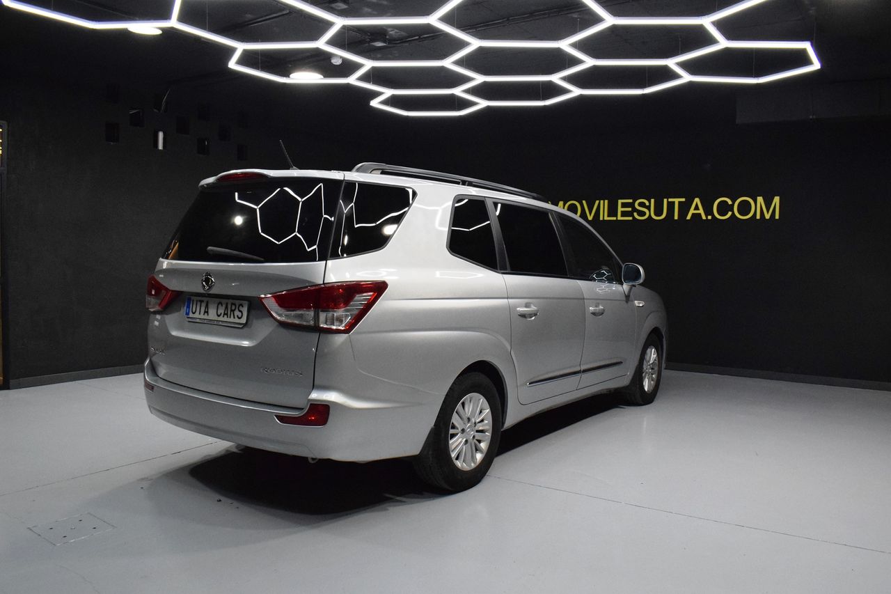 Foto SsangYong Rodius 7