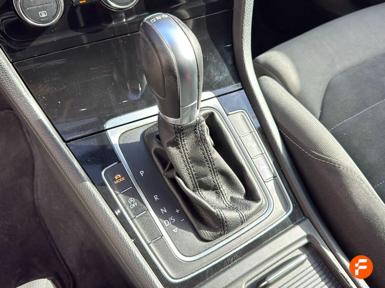 Foto Volkswagen Golf 13