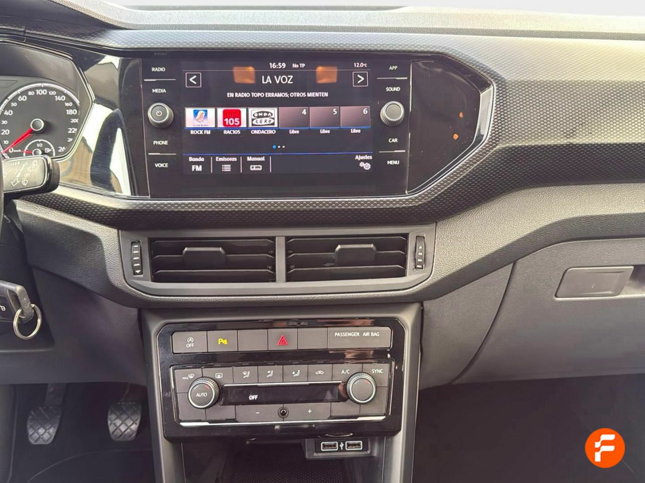 Foto Volkswagen T-Cross 11