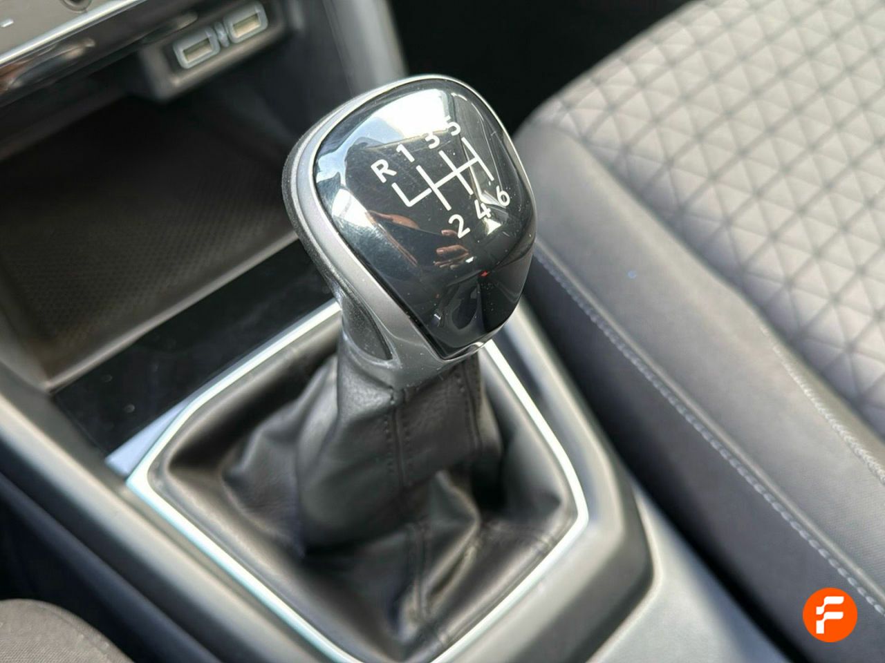 Foto Volkswagen T-Cross 14