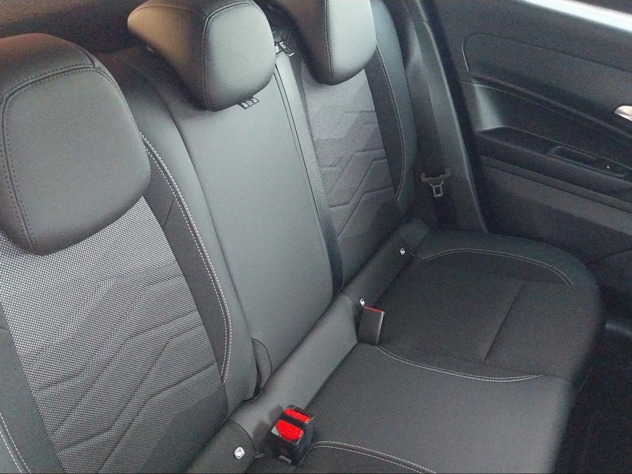Foto Jeep Avenger 16