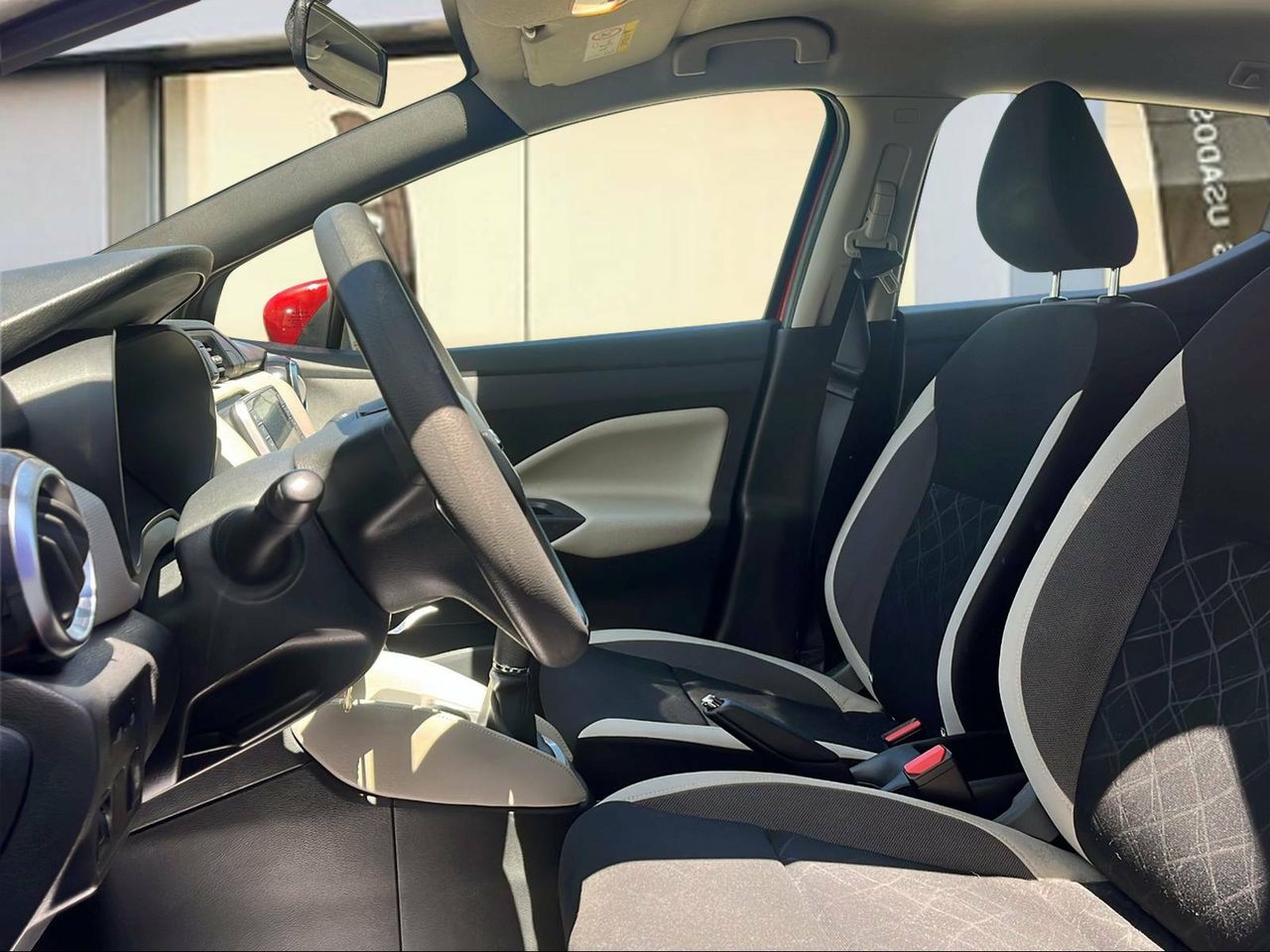 Foto Nissan Micra 9