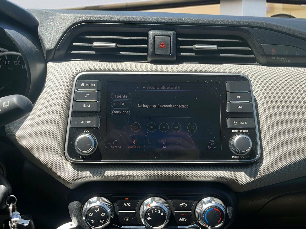 Foto Nissan Micra 12