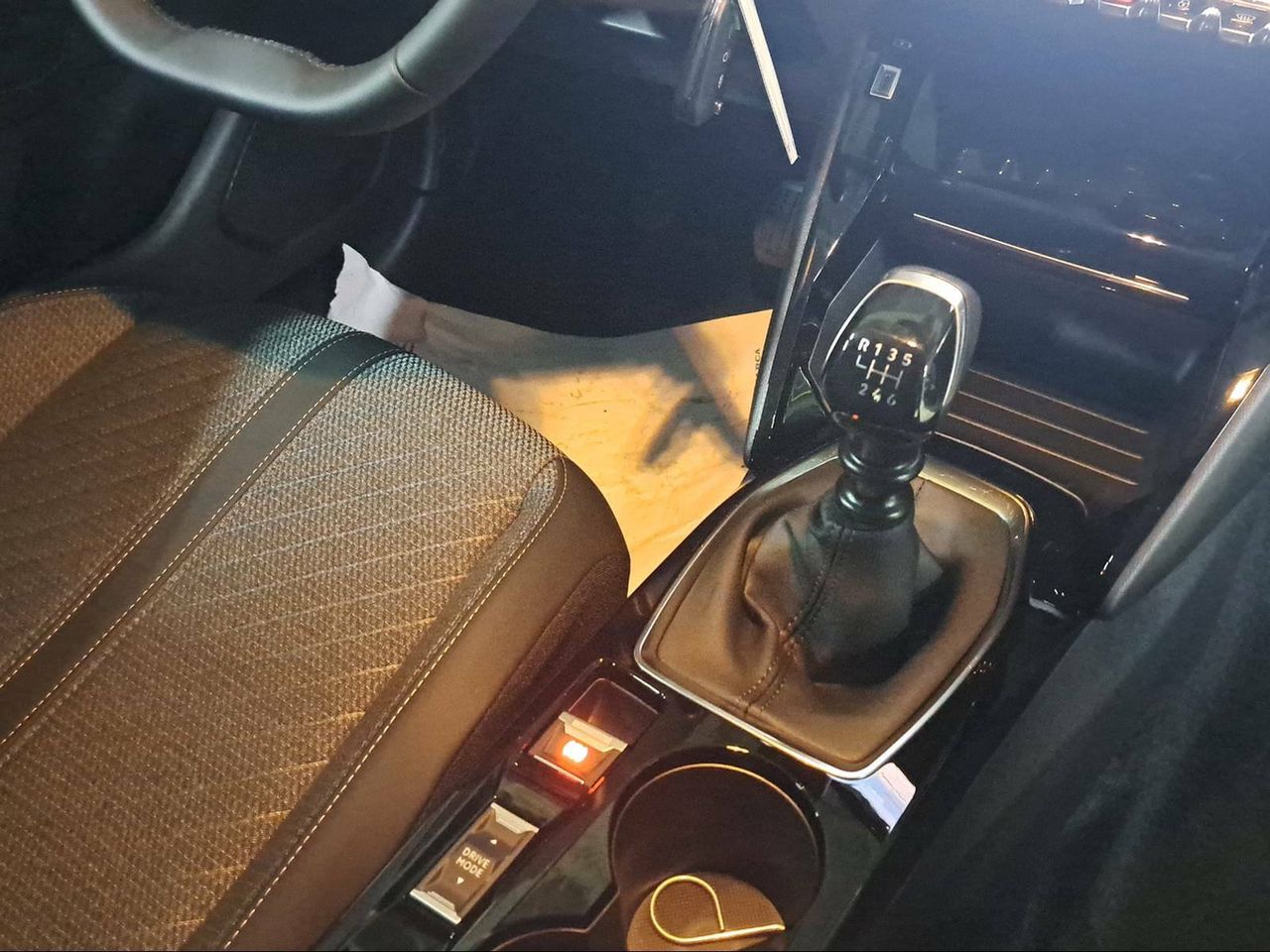 Foto Peugeot 208 19