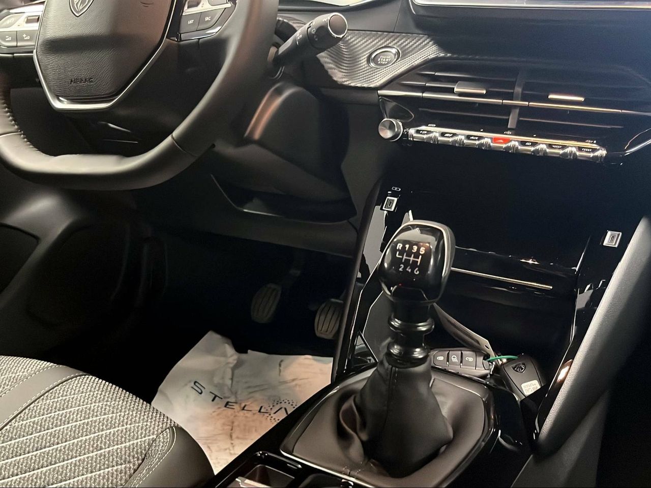 Foto Peugeot 208 19