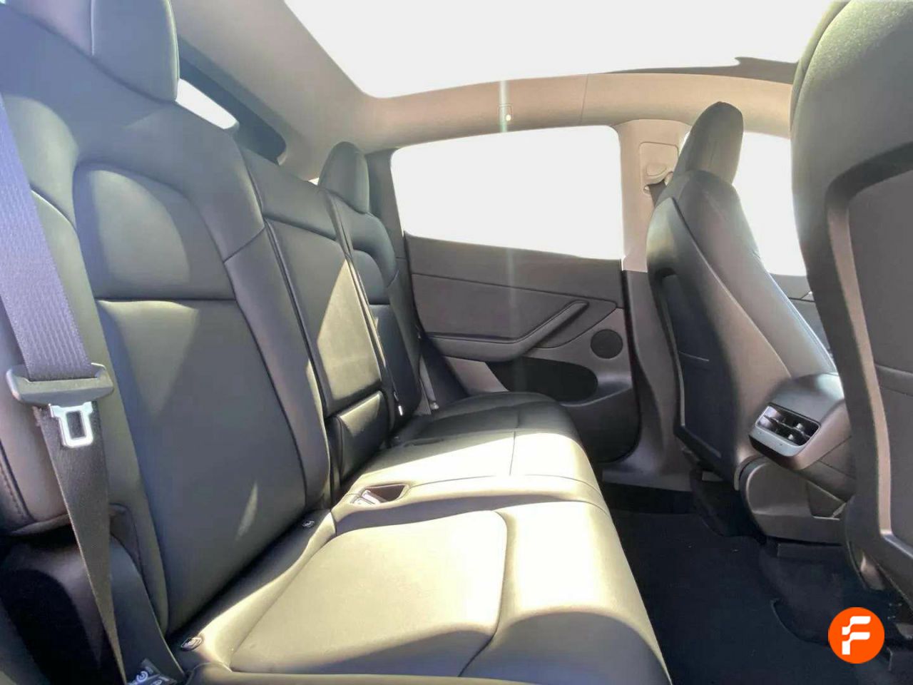 Foto Tesla Model Y 15