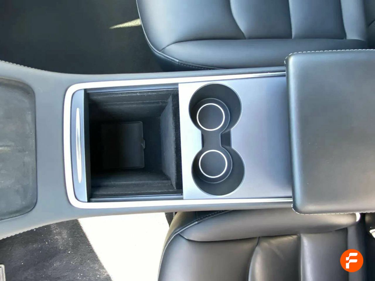Foto Tesla Model Y 23