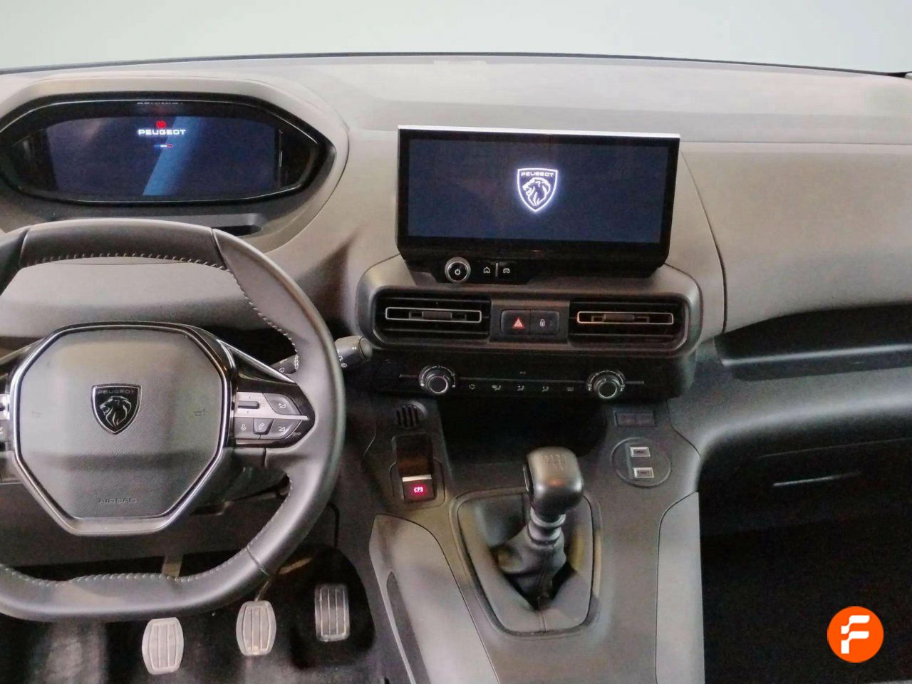 Foto Peugeot Rifter 11