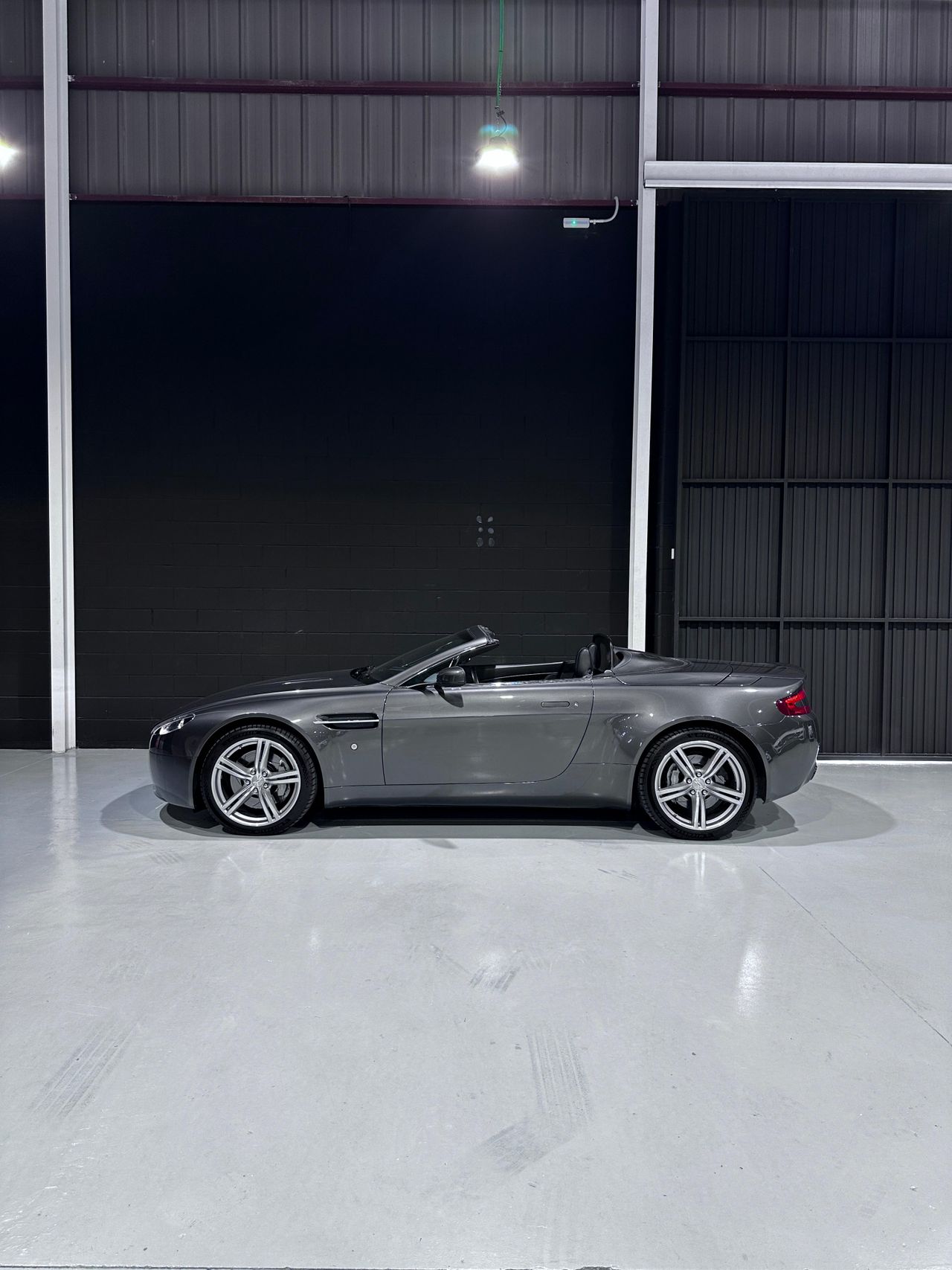 Foto Aston martin V8 6