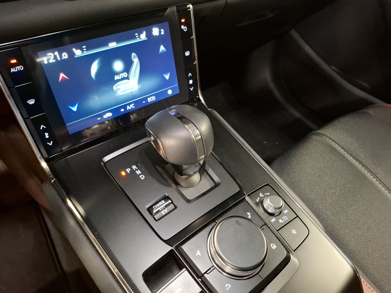 Foto Mazda MX-30 21