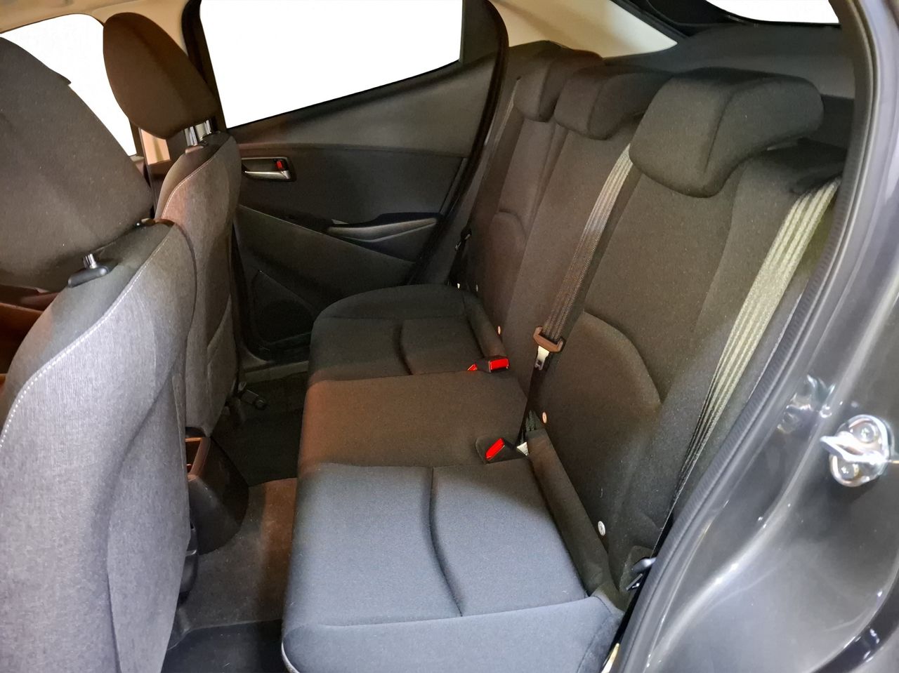 Foto Mazda Mazda2 28