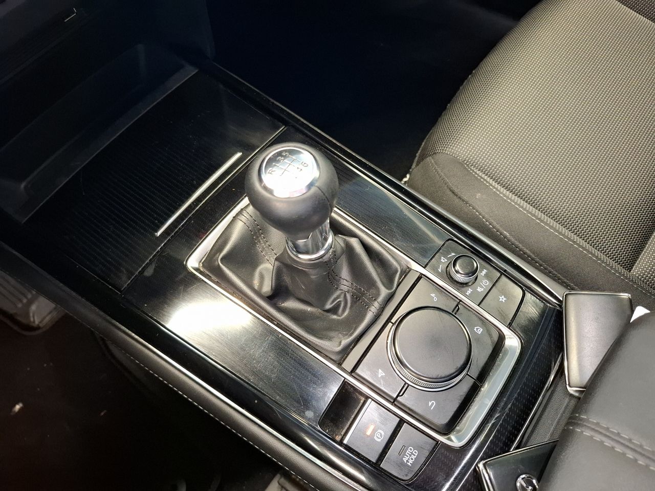 Foto Mazda CX-30 31